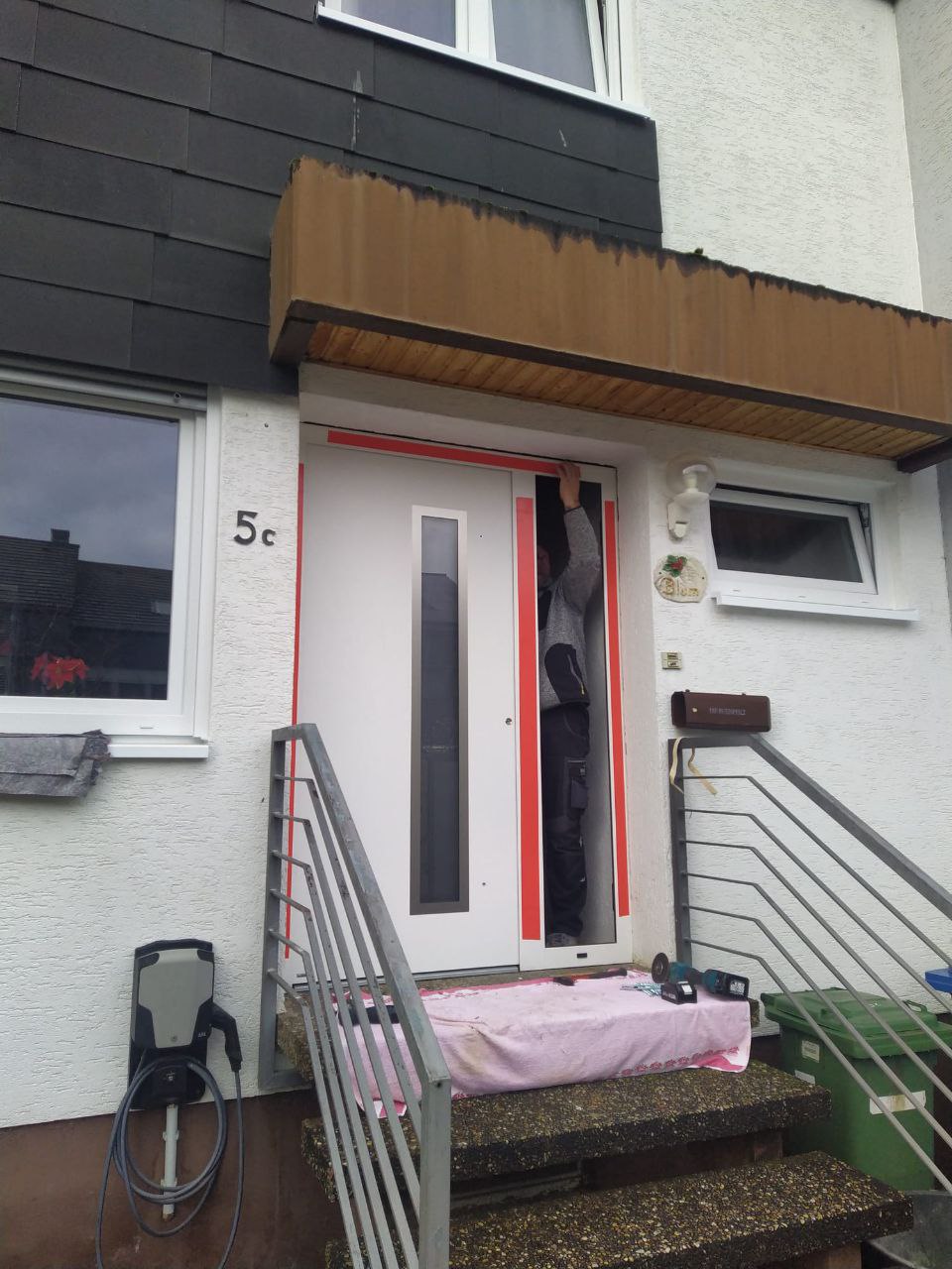 Haustür nachher: modernisierte Tür