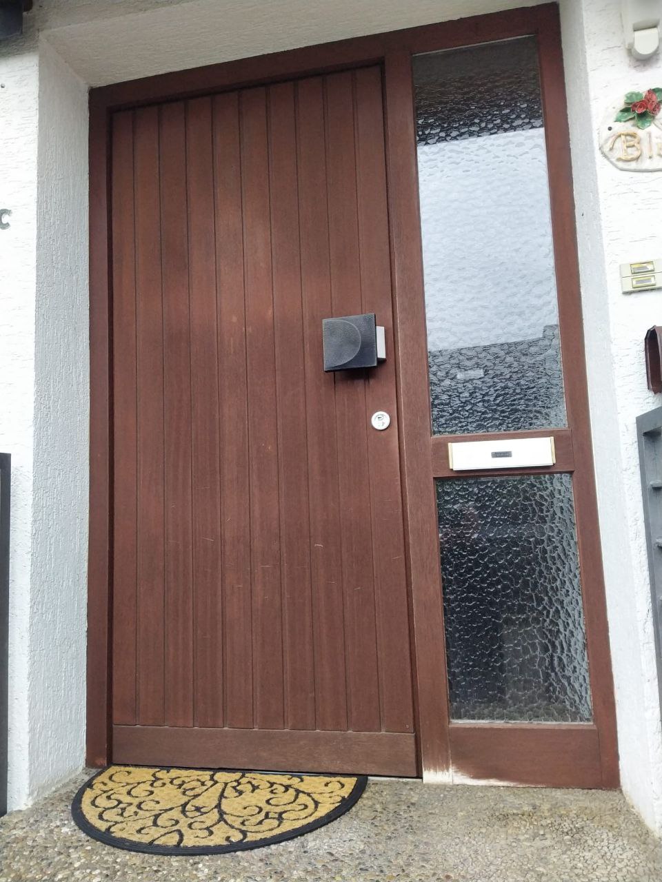 Haustür vorher: Bestandszustand