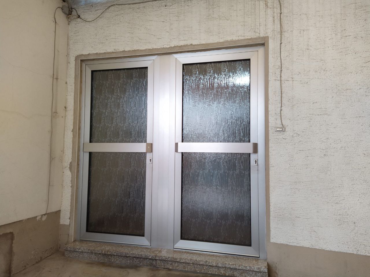 Haustür vorher: ältere Eingangssituation